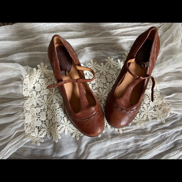 Frye T-Strap Mary-Jane Cognac Brown - Size 6 - Picture 4 of 9